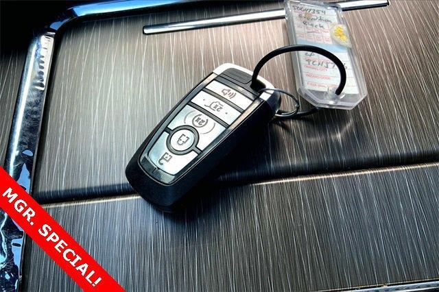 2022 Ford Expedition Vehicle Photo in TOPEKA, KS 66609-0000