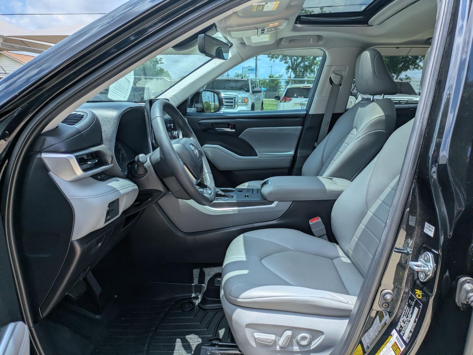 2021 Toyota Highlander Vehicle Photo in SELMA, TX 78154-1460