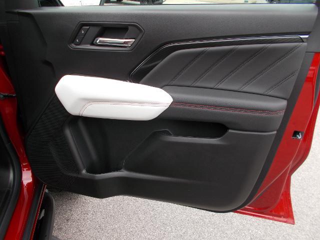2025 GMC Canyon Vehicle Photo in LOWELL, MA 01852-4336
