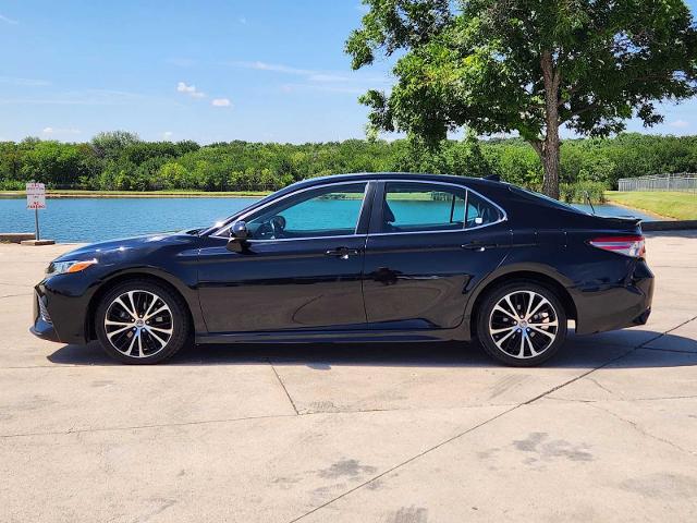 2019 Toyota Camry Vehicle Photo in DENTON, TX 76210-9321