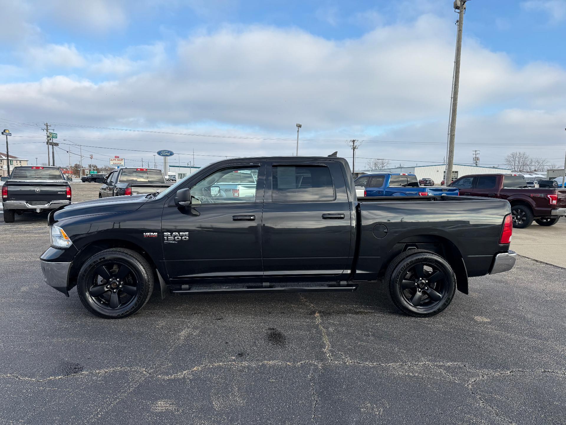 Used 2019 RAM Ram 1500 Classic SLT with VIN 1C6RR7LT2KS509100 for sale in Salem, IL