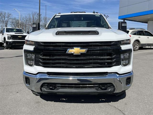 2024 Chevrolet Silverado 3500 HD Chassis Cab Vehicle Photo in ALCOA, TN 37701-3235