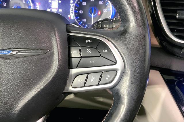 2017 Chrysler Pacifica Vehicle Photo in Lees Summit, MO 64086