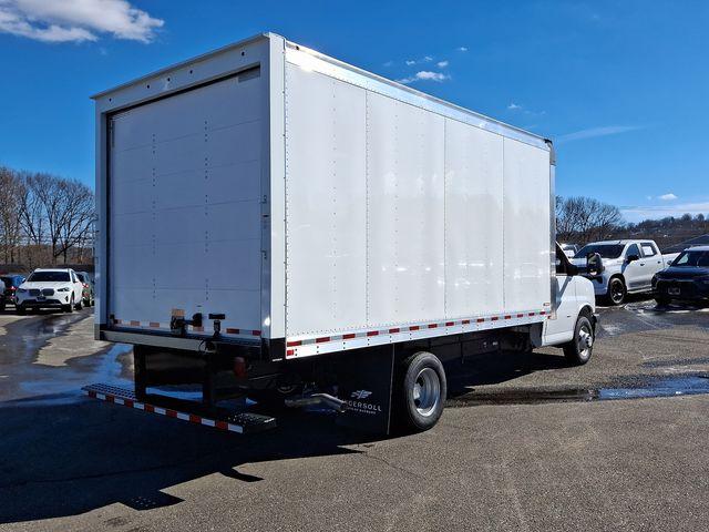 2024 Chevrolet Express Cutaway 3500 Vehicle Photo in DANBURY, CT 06810-5034