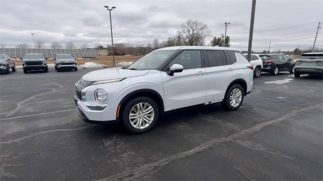 2022 Mitsubishi Outlander Vehicle Photo in TULLY, NY 13159-3159
