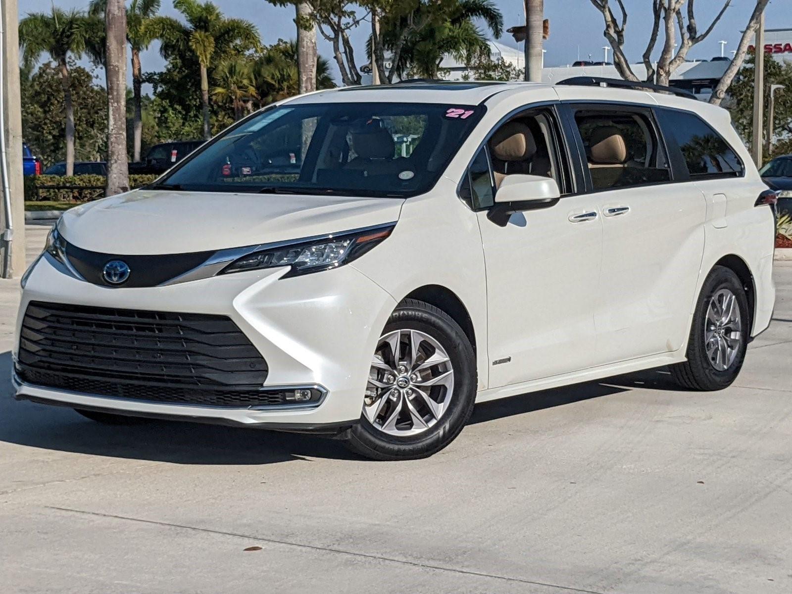 2021 Toyota Sienna Vehicle Photo in Davie, FL 33331