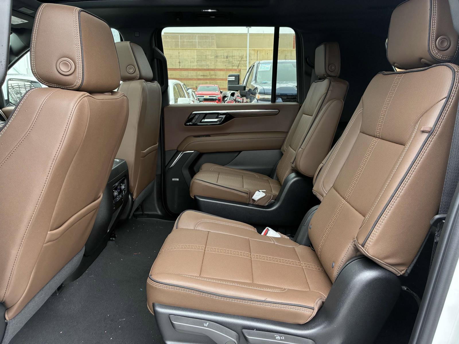 2025 Chevrolet Suburban Vehicle Photo in LOS ANGELES, CA 90007-3794