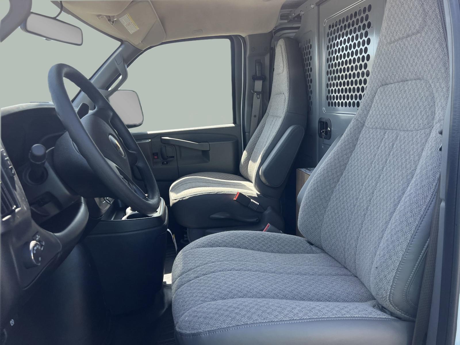 2025 Chevrolet Express Cargo 2500 Vehicle Photo in GEORGETOWN, TX 78626-7508