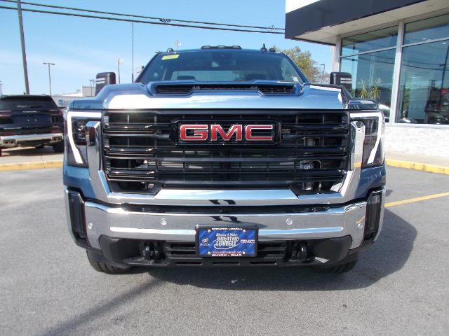 2025 GMC Sierra 3500HD Vehicle Photo in LOWELL, MA 01852-4336