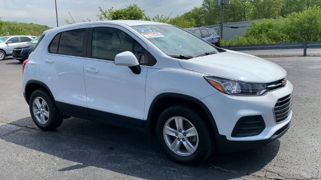 2022 Chevrolet Trax Vehicle Photo in MOON TOWNSHIP, PA 15108-2571