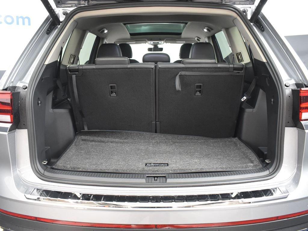 2024 Volkswagen Atlas Vehicle Photo in Marion, IA 52302