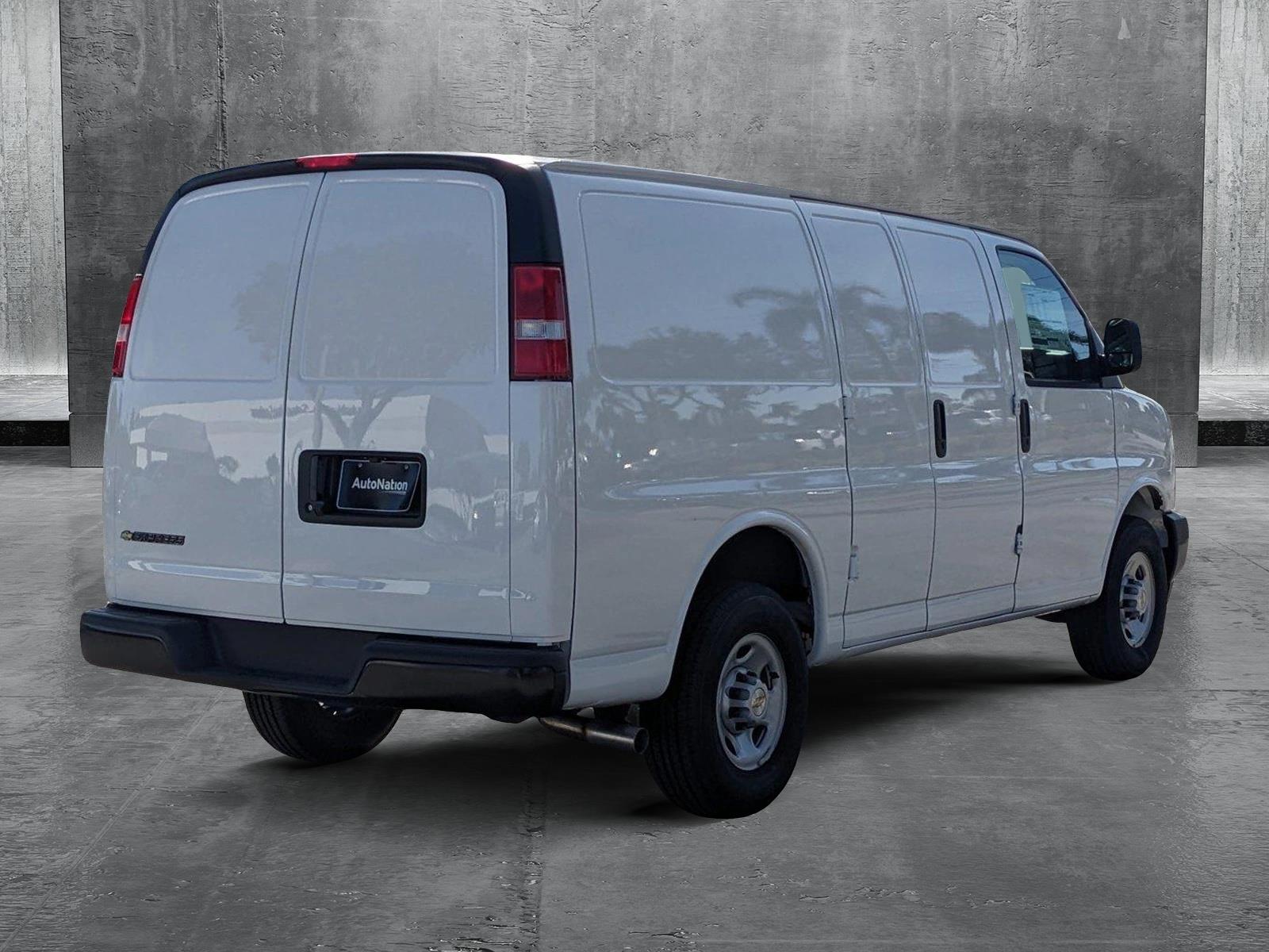 2024 Chevrolet Express Cargo 2500 Vehicle Photo in GREENACRES, FL 33463-3207