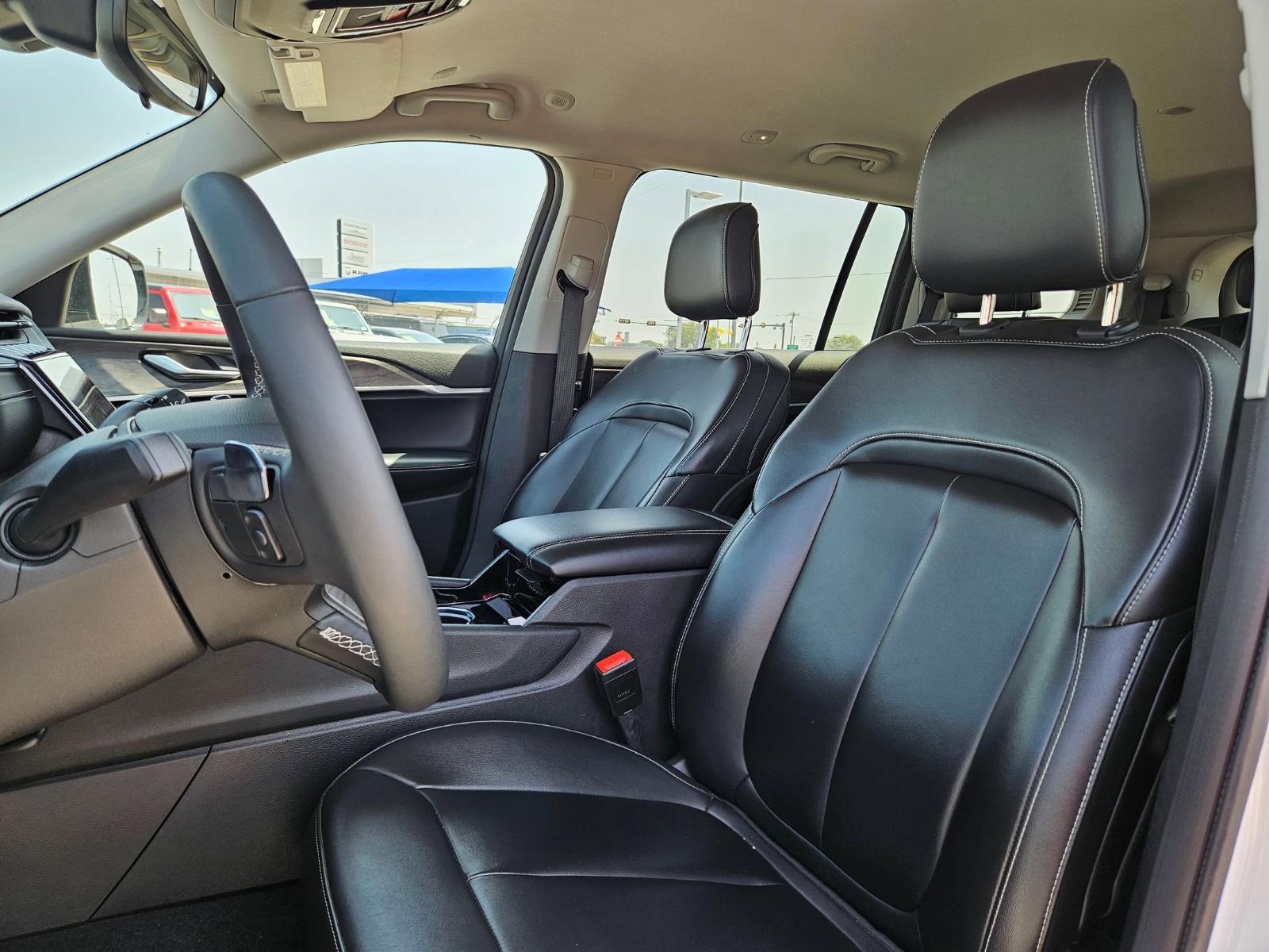 2023 Jeep Grand Cherokee L Vehicle Photo in Seguin, TX 78155