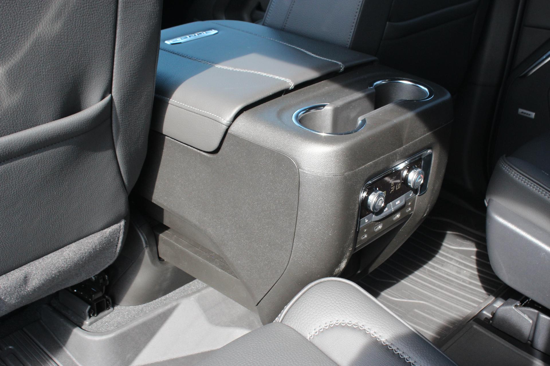 2025 GMC Yukon XL Vehicle Photo in AURORA, CO 80012-4011