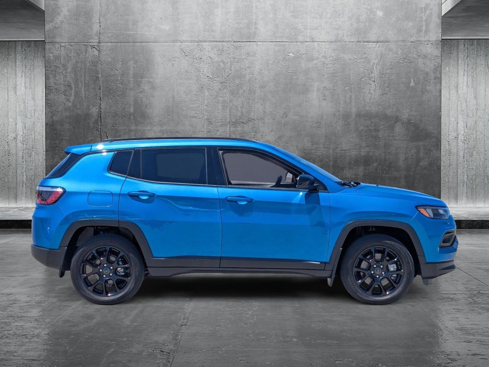 2025 Jeep Compass Vehicle Photo in Valencia, CA 91355