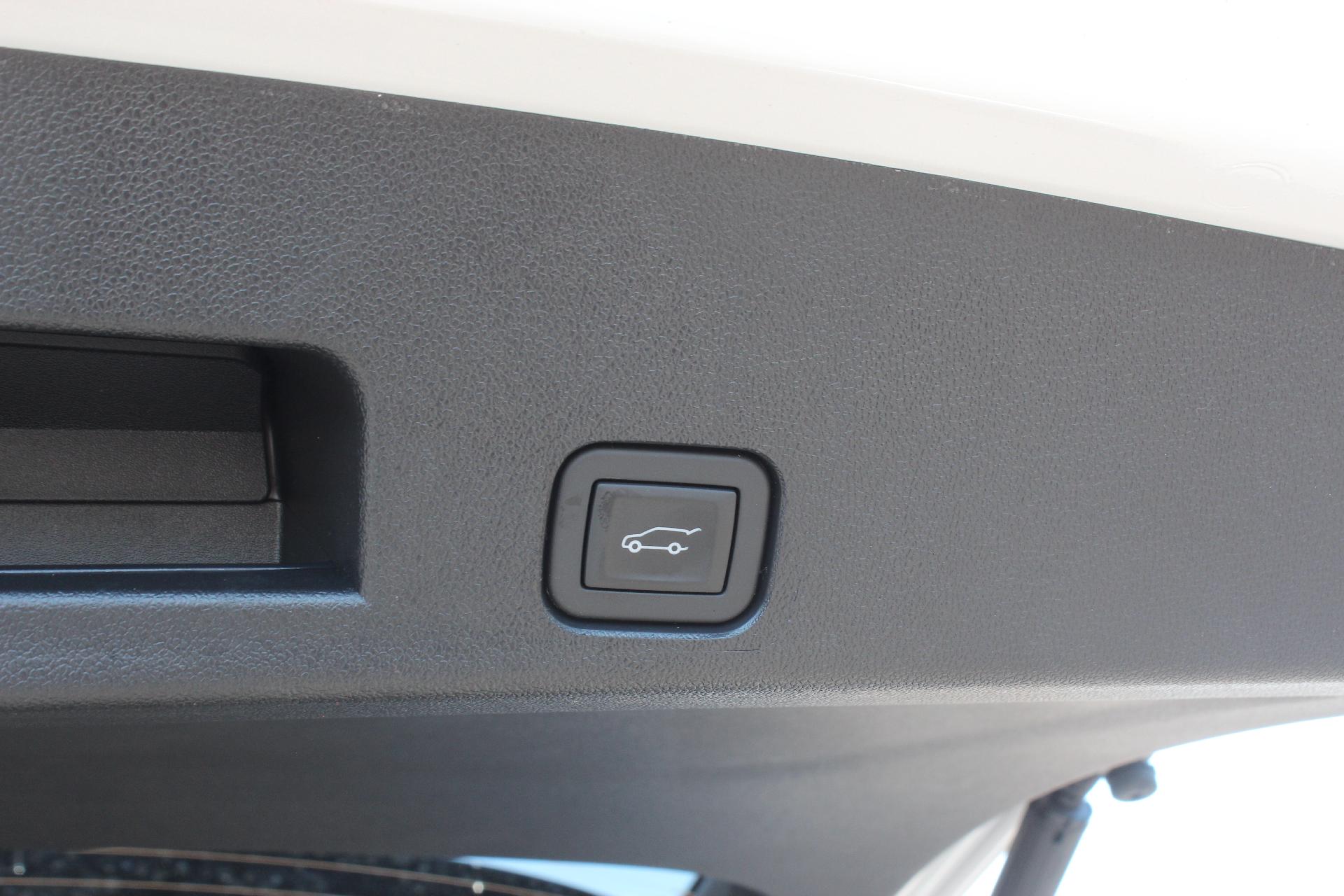 2025 GMC Acadia Vehicle Photo in AURORA, CO 80012-4011