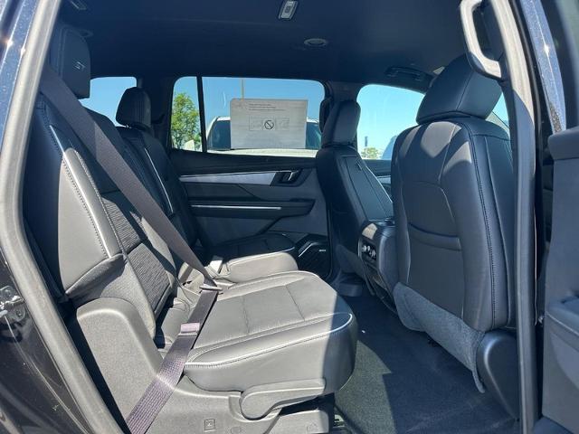 2025 Buick Enclave Vehicle Photo in COLUMBIA, MO 65203-3903