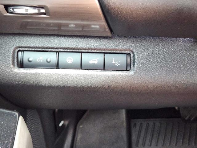 2022 Nissan Pathfinder Vehicle Photo in DENTON, TX 76210-9321