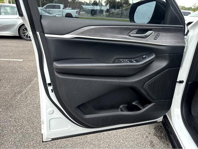 2023 Jeep Grand Cherokee L Vehicle Photo in Savannah, GA 31419