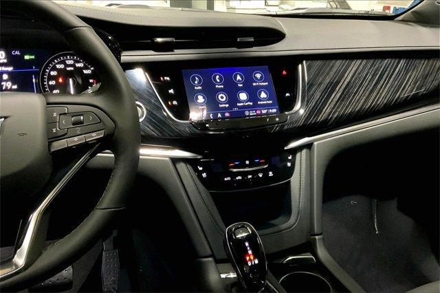 2025 Cadillac XT6 Vehicle Photo in KANSAS CITY, MO 64114-4545