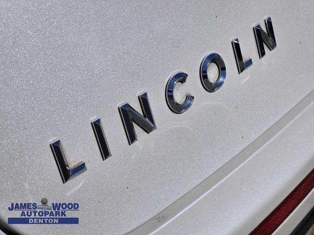 2017 Lincoln MKT Vehicle Photo in DENTON, TX 76210-9321