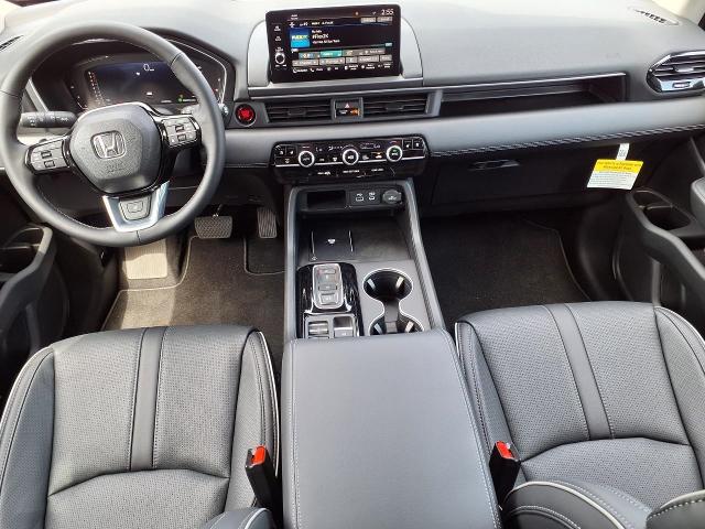 2025 Honda Pilot Vehicle Photo in Oshkosh, WI 54904