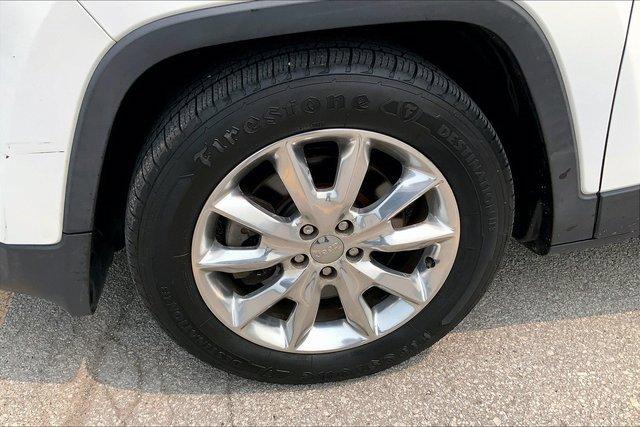 2015 Jeep Cherokee Vehicle Photo in KANSAS CITY, MO 64114-4502
