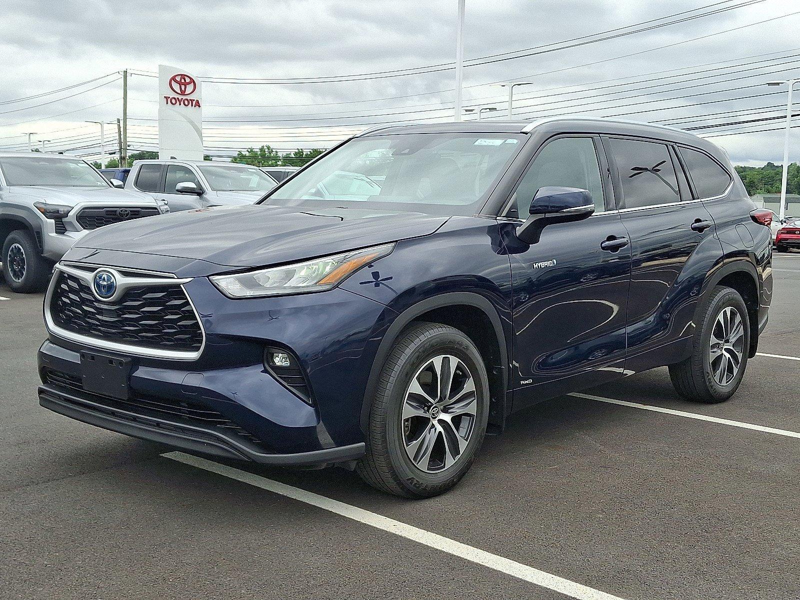 2020 Toyota Highlander Vehicle Photo in Harrisburg, PA 17111