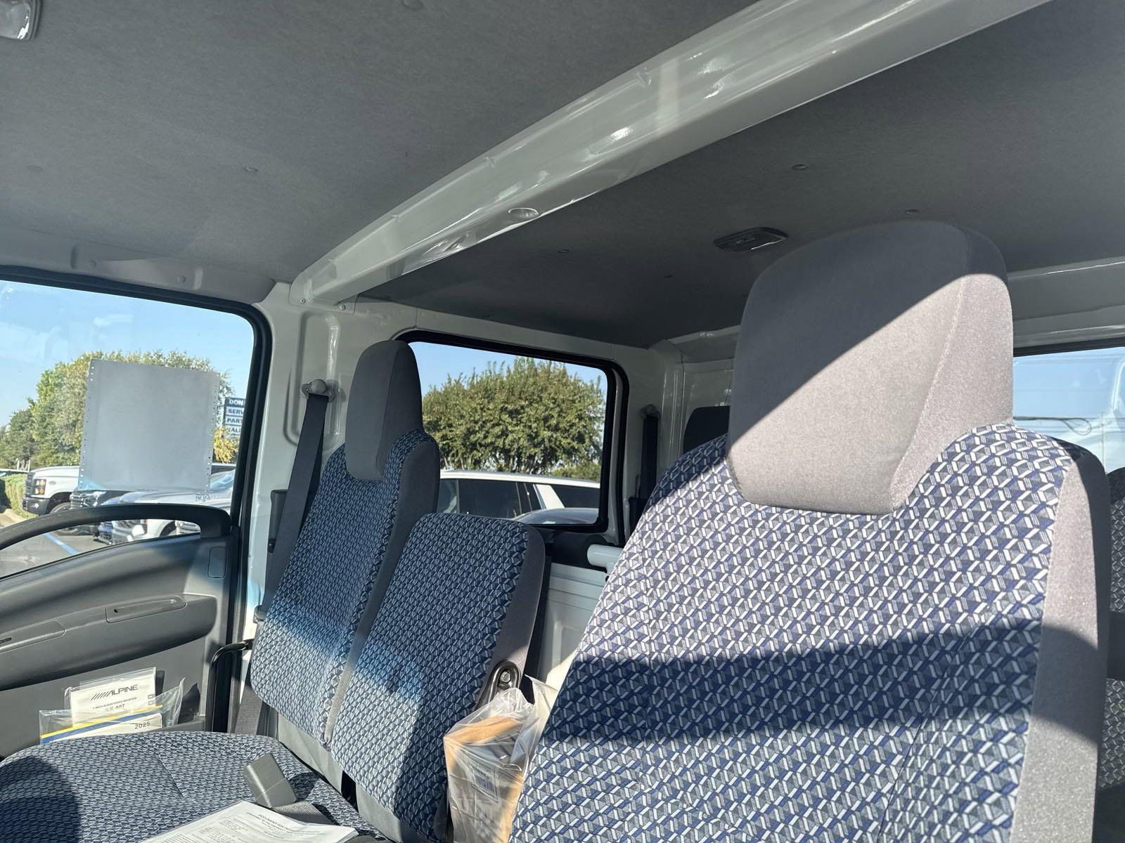 2025 Chevrolet Low Cab Forward 5500 XG Vehicle Photo in GEORGETOWN, TX 78626-7508