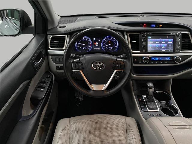 2019 Toyota Highlander Vehicle Photo in NEENAH, WI 54956-2243