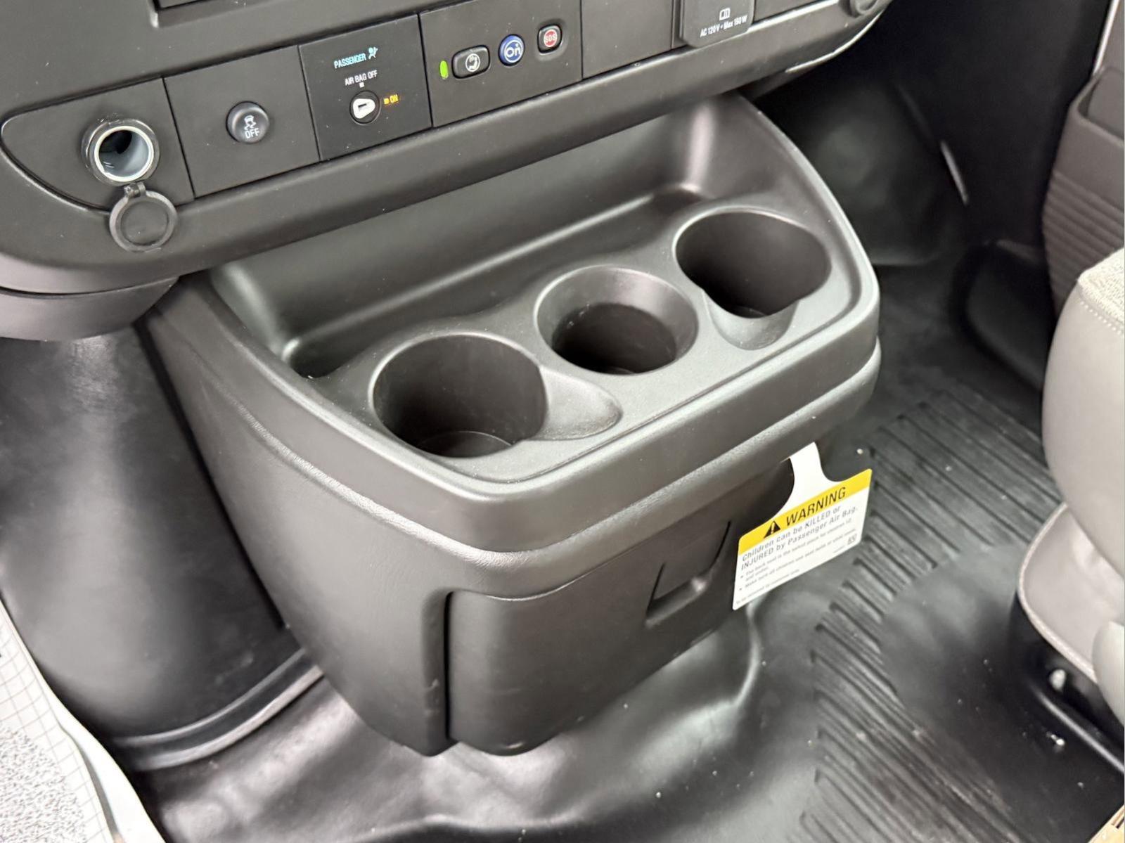 2024 Chevrolet Express Cutaway 3500 Vehicle Photo in GEORGETOWN, TX 78626-7508
