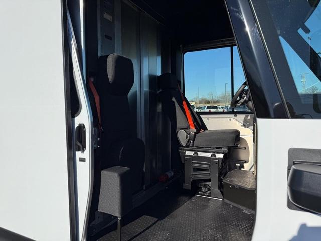 2025 Chevrolet BrightDrop 400 Vehicle Photo in COLUMBIA, MO 65203-3903