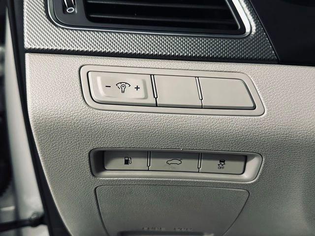 2017 Hyundai Sonata Vehicle Photo in MEDINA, OH 44256-9631