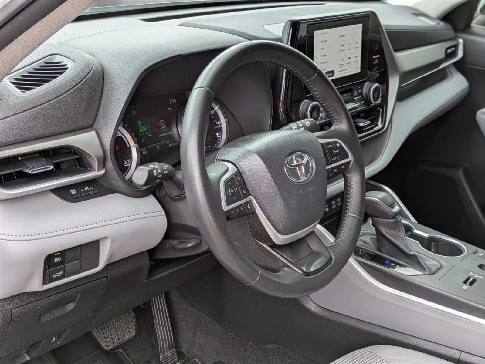 2023 Toyota Highlander Vehicle Photo in GOLDEN, CO 80401-3850