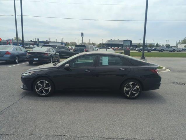 2023 Hyundai ELANTRA Vehicle Photo in Merrillville, IN 46410