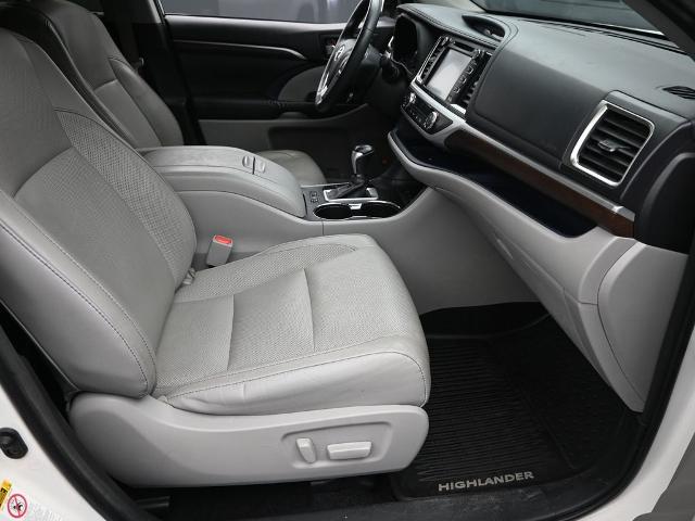 2016 Toyota Highlander Vehicle Photo in Cedar Rapids, IA 52402