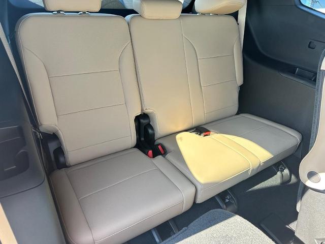 2025 Buick Enclave Vehicle Photo in COLUMBIA, MO 65203-3903