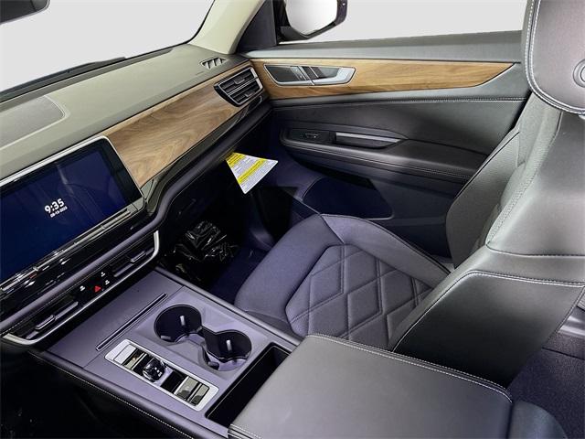 2024 Volkswagen Atlas Vehicle Photo in Puyallup, WA 98371