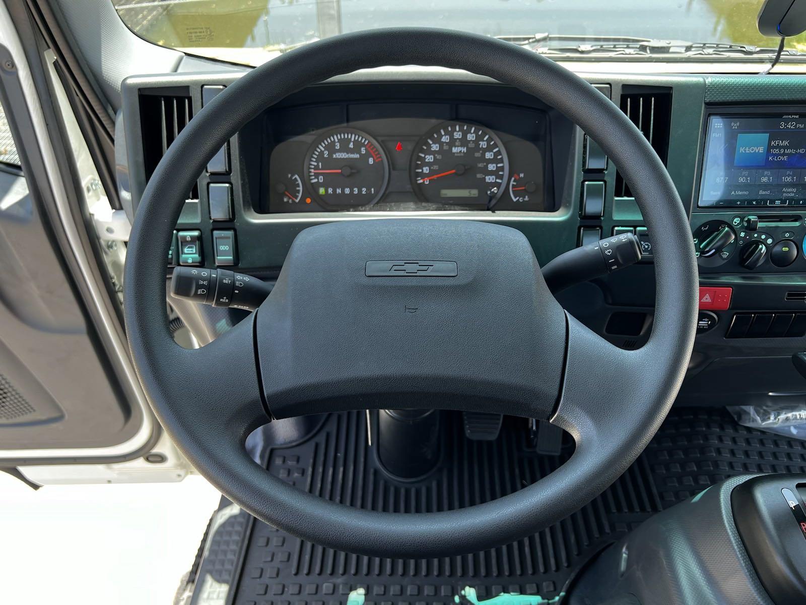2025 Chevrolet Low Cab Forward 5500 XG Vehicle Photo in GEORGETOWN, TX 78626-7508