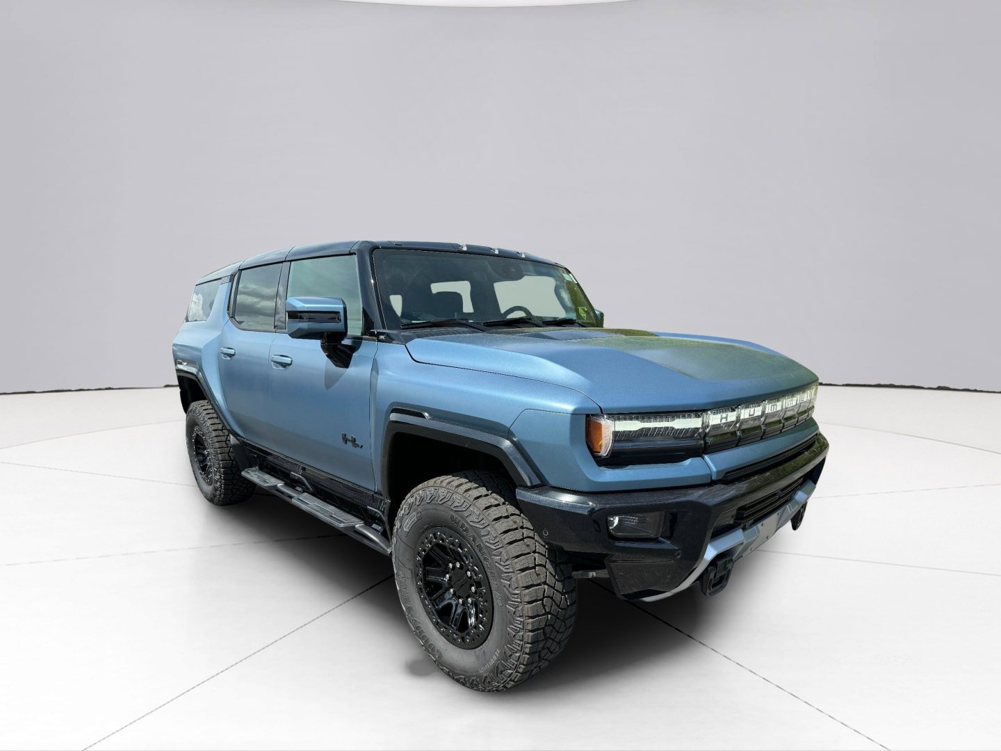 2024 GMC HUMMER EV SUV Vehicle Photo in LEOMINSTER, MA 01453-2952