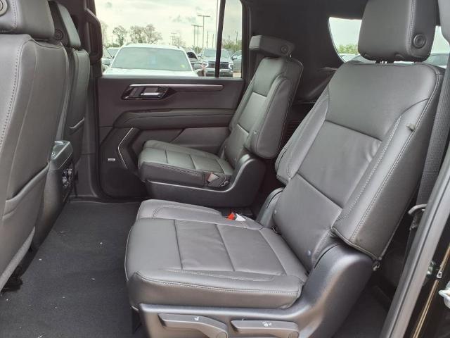 2025 Chevrolet Suburban Vehicle Photo in ROSENBERG, TX 77471-5675