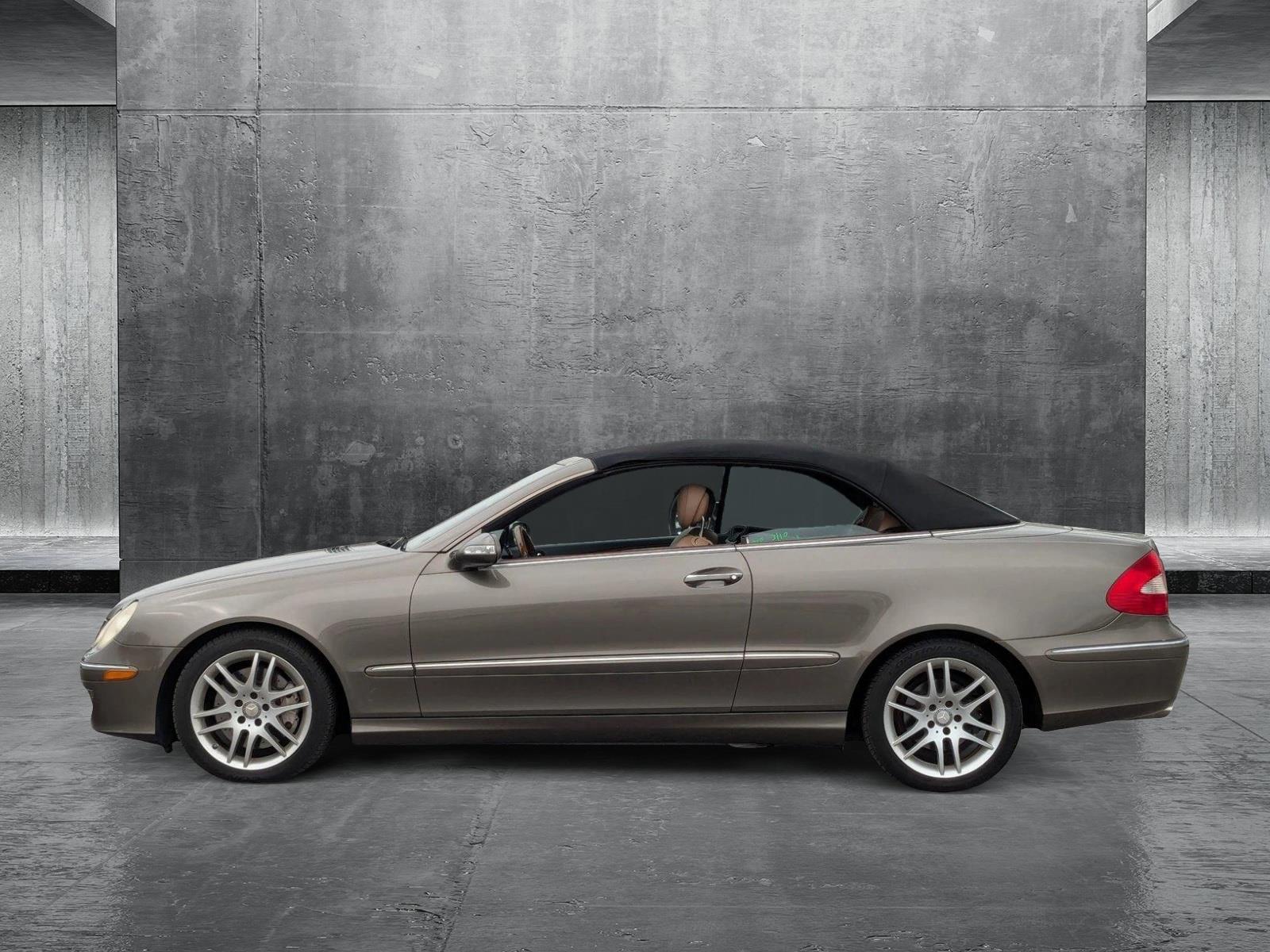 2009 Mercedes-Benz CLK-Class Vehicle Photo in St. Petersburg, FL 33713