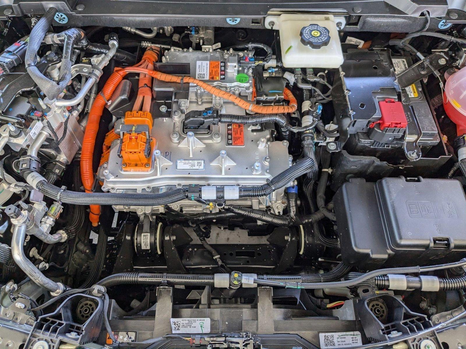 2025 Chevrolet Equinox EV Vehicle Photo in VALENCIA, CA 91355-1705
