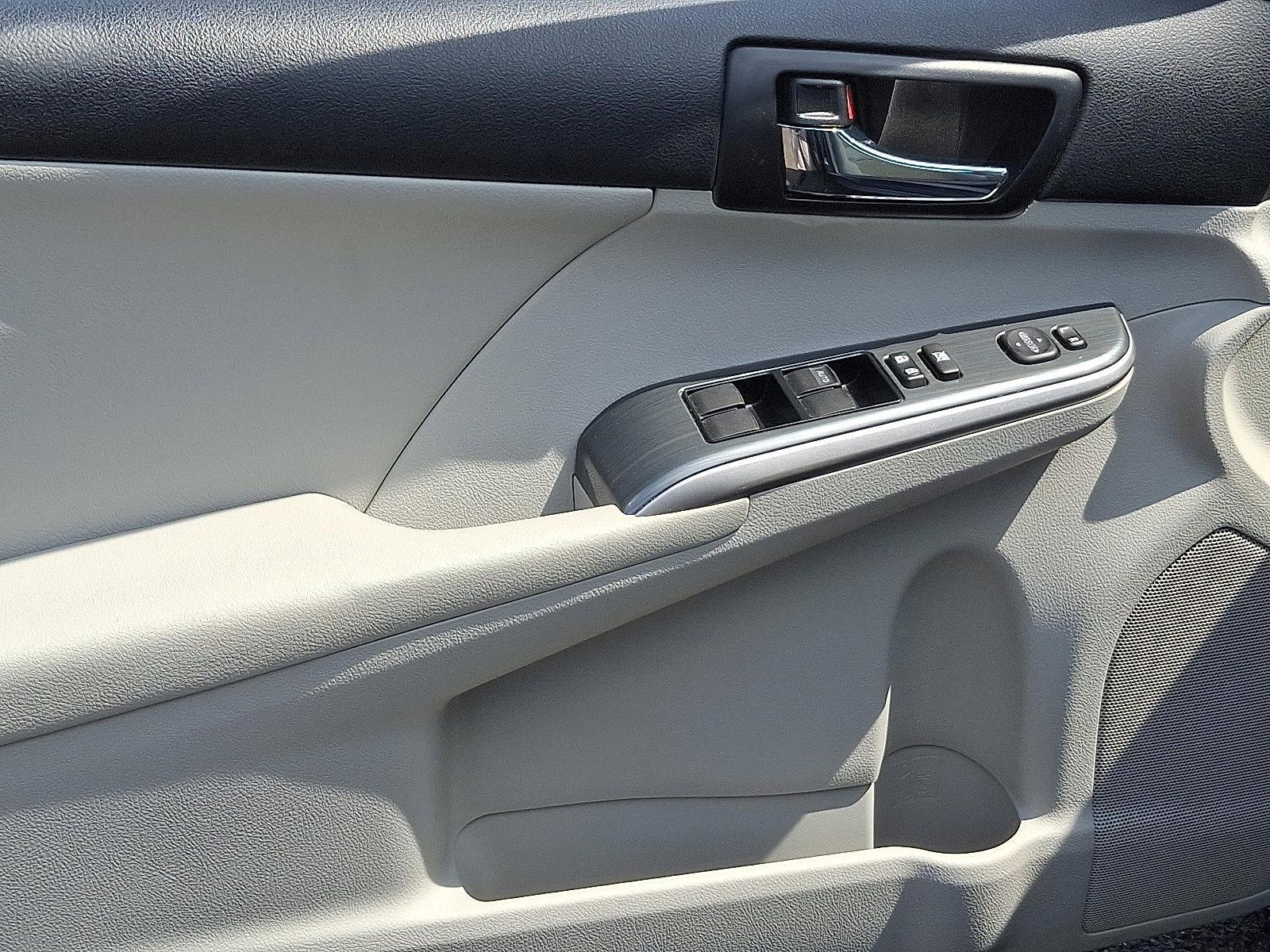 2013 Toyota Camry Hybrid Vehicle Photo in Trevose, PA 19053