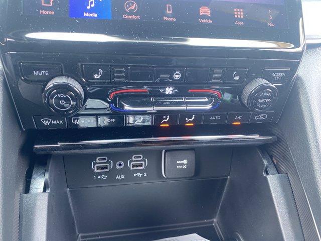 2025 Jeep Grand Cherokee L Vehicle Photo in Doylsetown, PA 18901