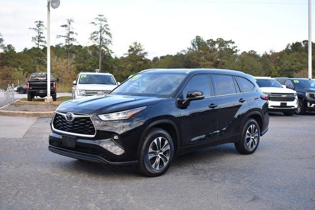 Used 2020 Toyota Highlander XLE with VIN 5TDGZRAH2LS026579 for sale in Columbia, SC