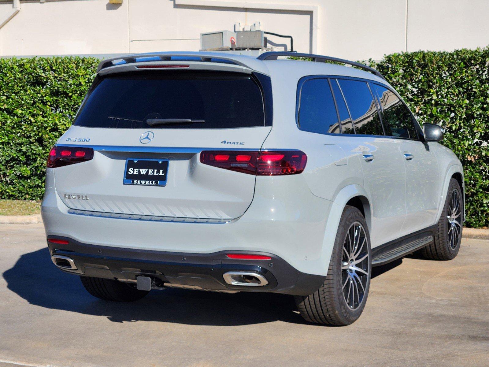 2025 Mercedes-Benz GLS Vehicle Photo in HOUSTON, TX 77079