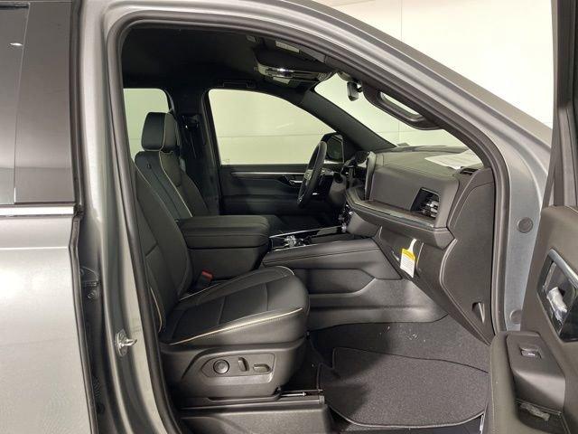 2025 Chevrolet Suburban Vehicle Photo in PHOENIX, AZ 85014-3381