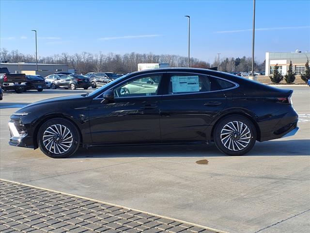 2025 Hyundai SONATA Hybrid Vehicle Photo in Peoria, IL 61615