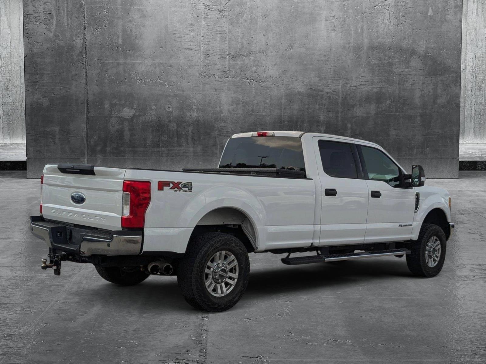 2017 Ford Super Duty F-250 SRW Vehicle Photo in St. Petersburg, FL 33713